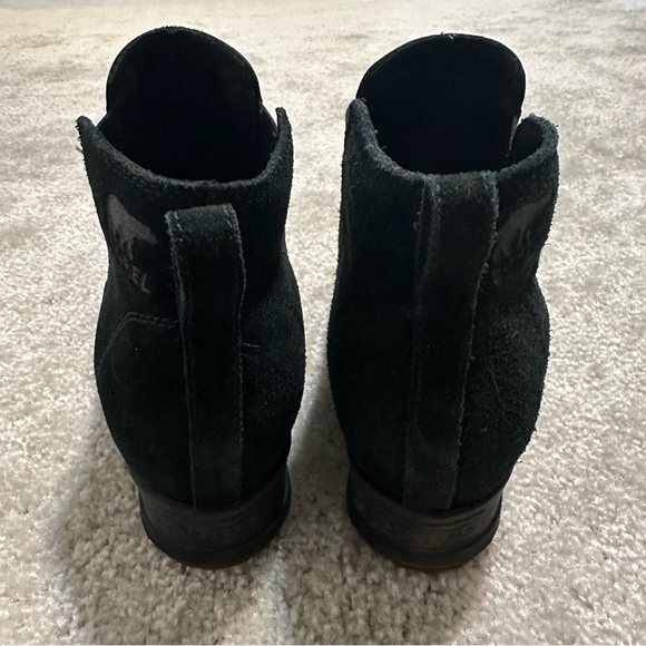 SOREL Women's Evie Chelsea Boots Size 9.5 Pull On Suede Black Gum Sole Bootie - Picture 3 of 9